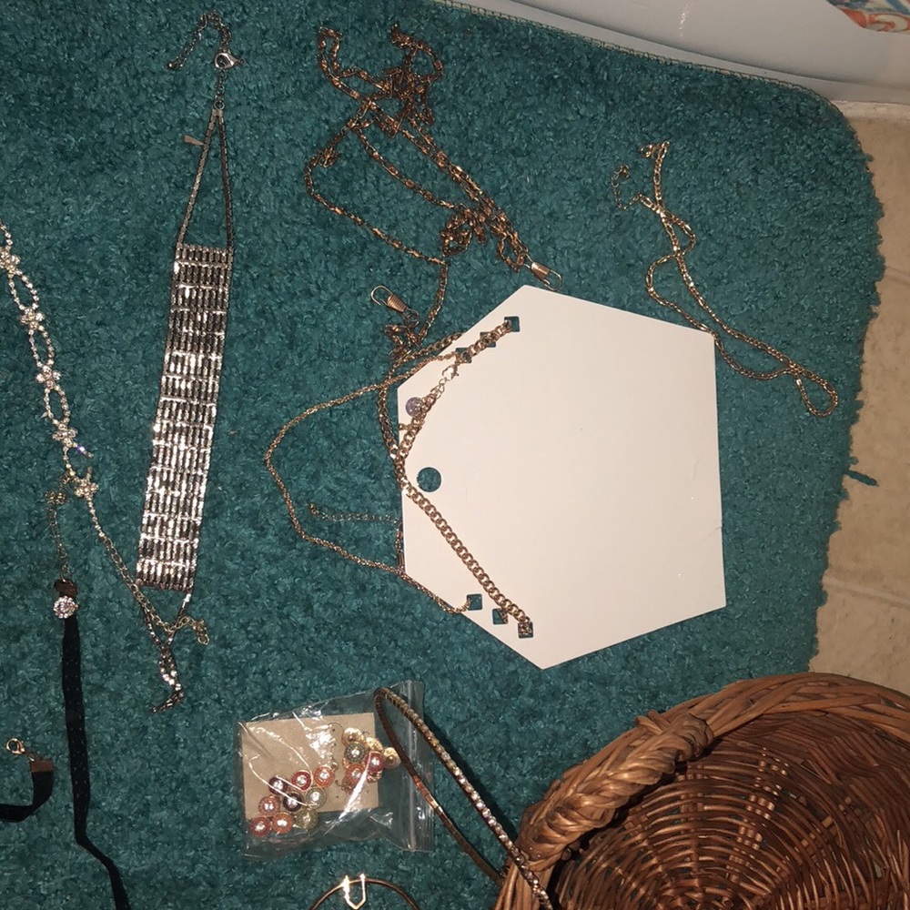 Lots of different jewelry u can get all or just 1